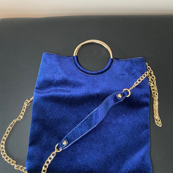 Blue velvet fabric bag with remvable gold chain! - Picture 3 of 5